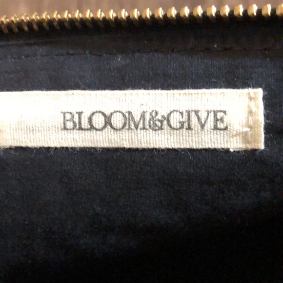 Bloom & Give Kavya Clutch - Picture 8 of 11